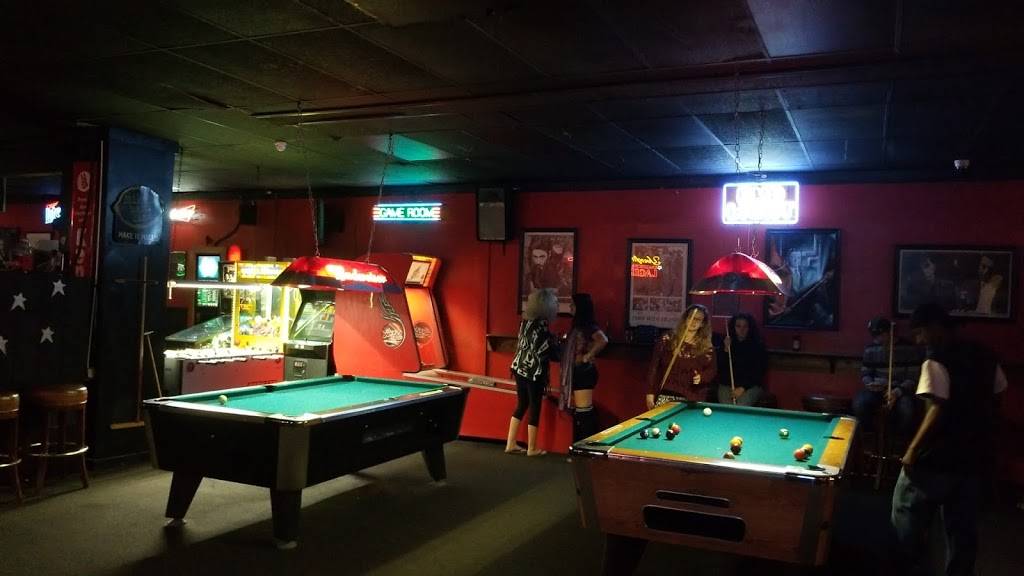 Chippers Sports Bar & Grill | restaurant | 5 N Edgehill Ave, Youngstown, OH 44515, USA | 3307996667 OR +1 330-799-6667