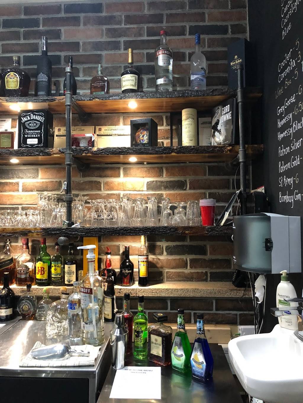 Georges eatery + bar inc | restaurant | 1988 Eglinton Ave W, Toronto, ON M9E 2J9, Canada | 4167849091 OR +1 416-784-9091