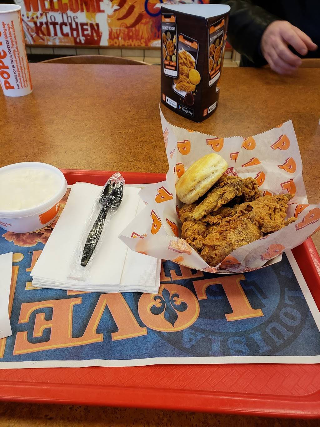Popeyes Louisiana Kitchen | restaurant | 4866 N Milwaukee Ave, Chicago, IL 60630, USA | 7736854013 OR +1 773-685-4013