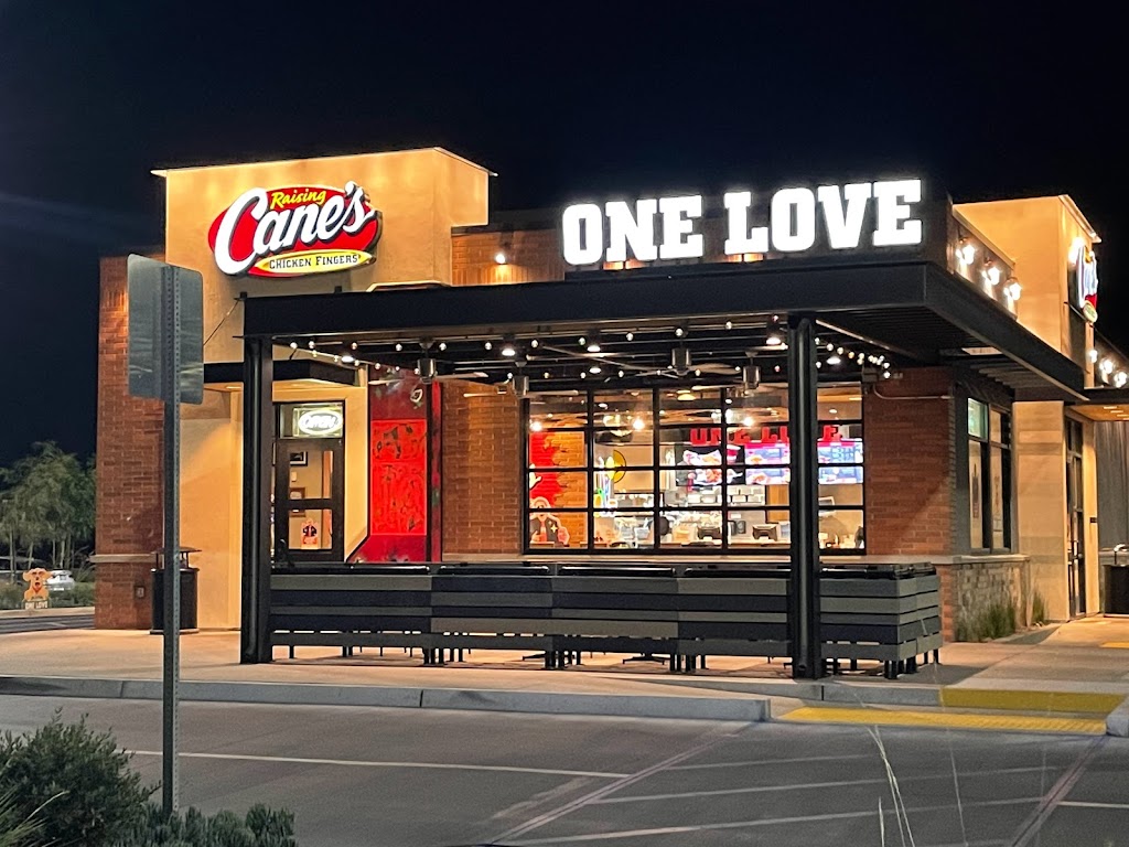 Raising Canes Chicken Fingers | restaurant | 1579 E Prosperity Ave, Tulare, CA 93274, USA | 5596855301 OR +1 559-685-5301
