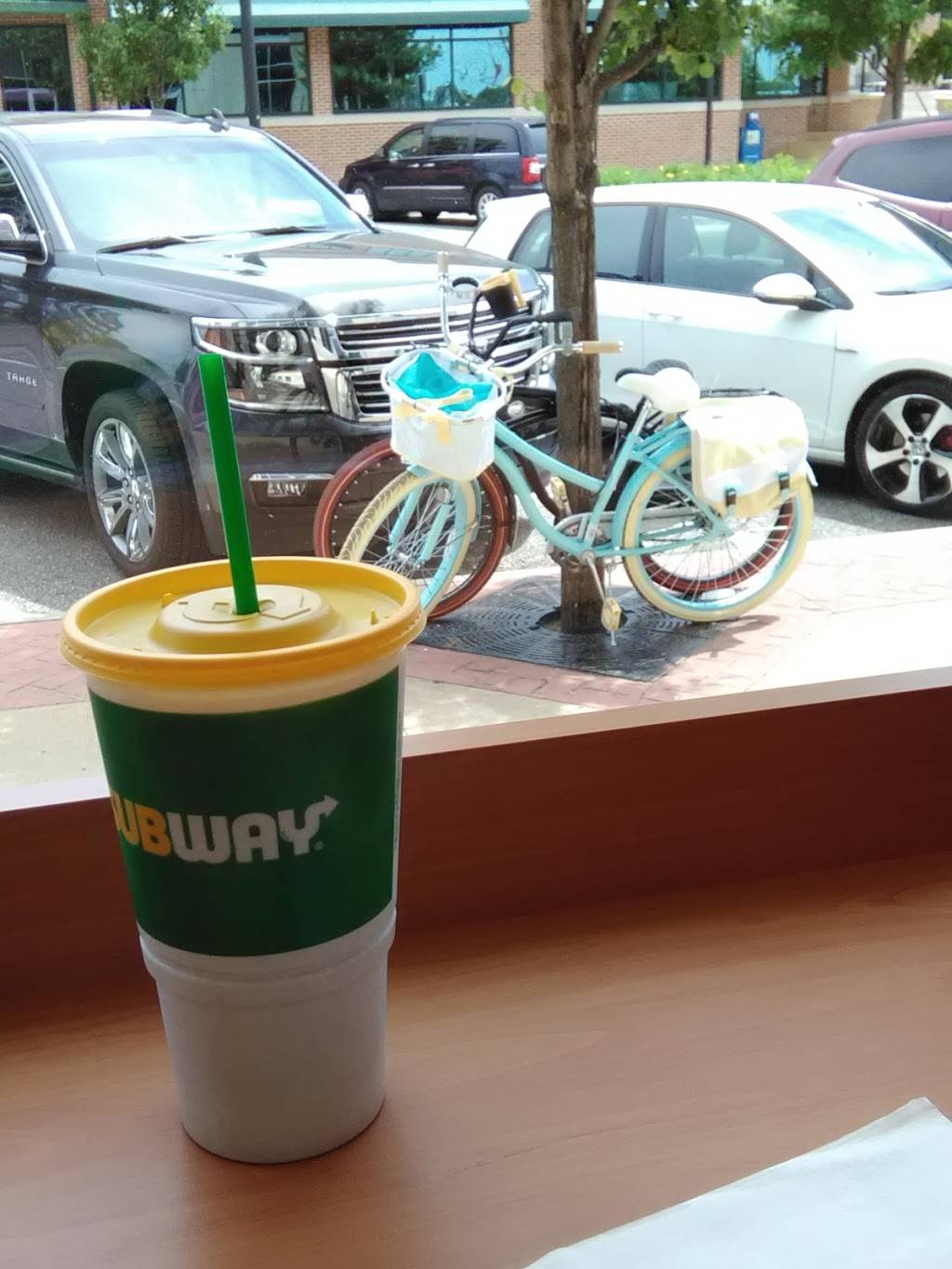 Subway | restaurant | 380 W Western Ave, Muskegon, MI 49440, USA | 2317476845 OR +1 231-747-6845