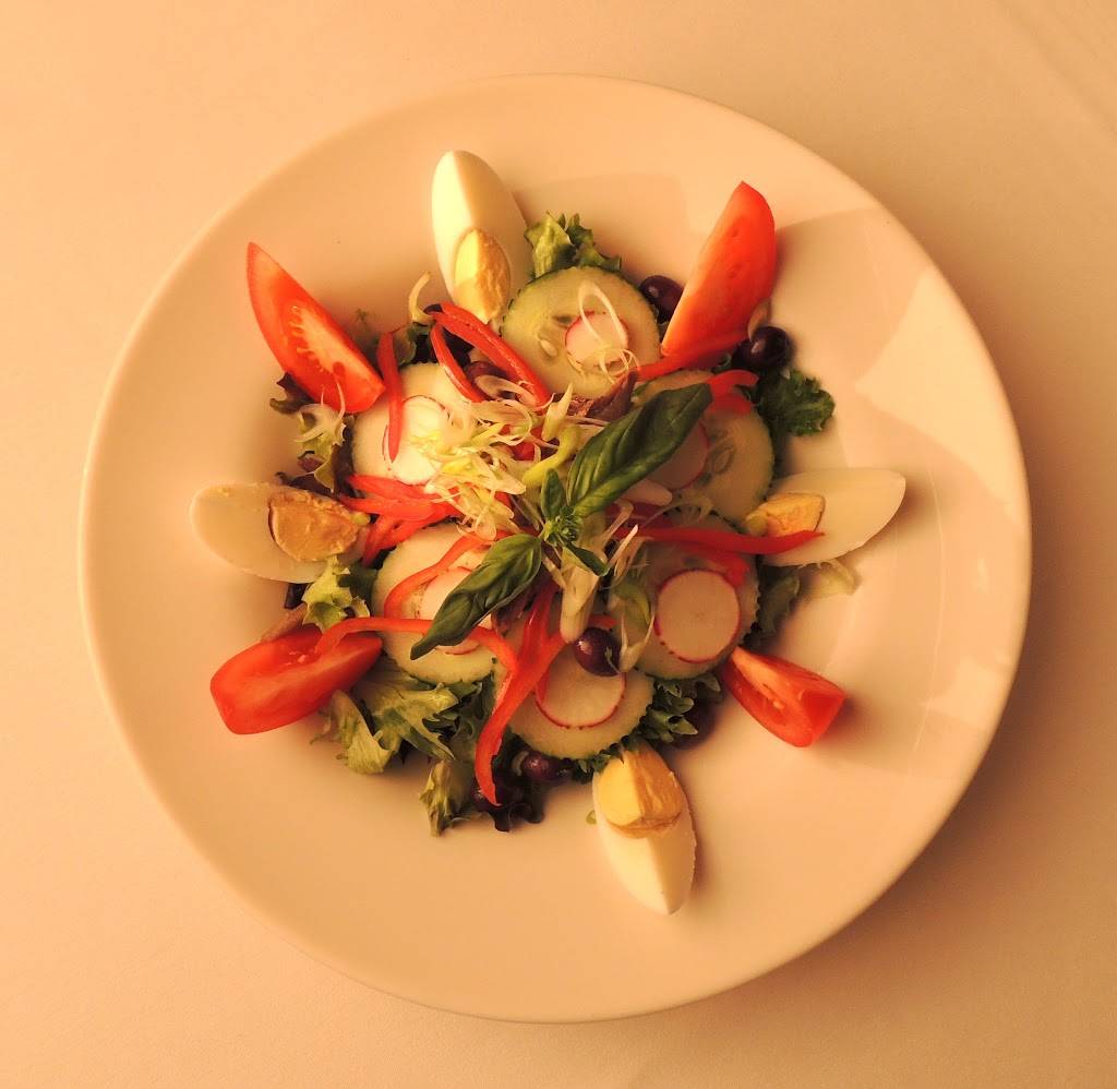 La Petite Auberge | restaurant | 311 William St, Fredericksburg, VA 22401, USA | 5403712727 OR +1 540-371-2727