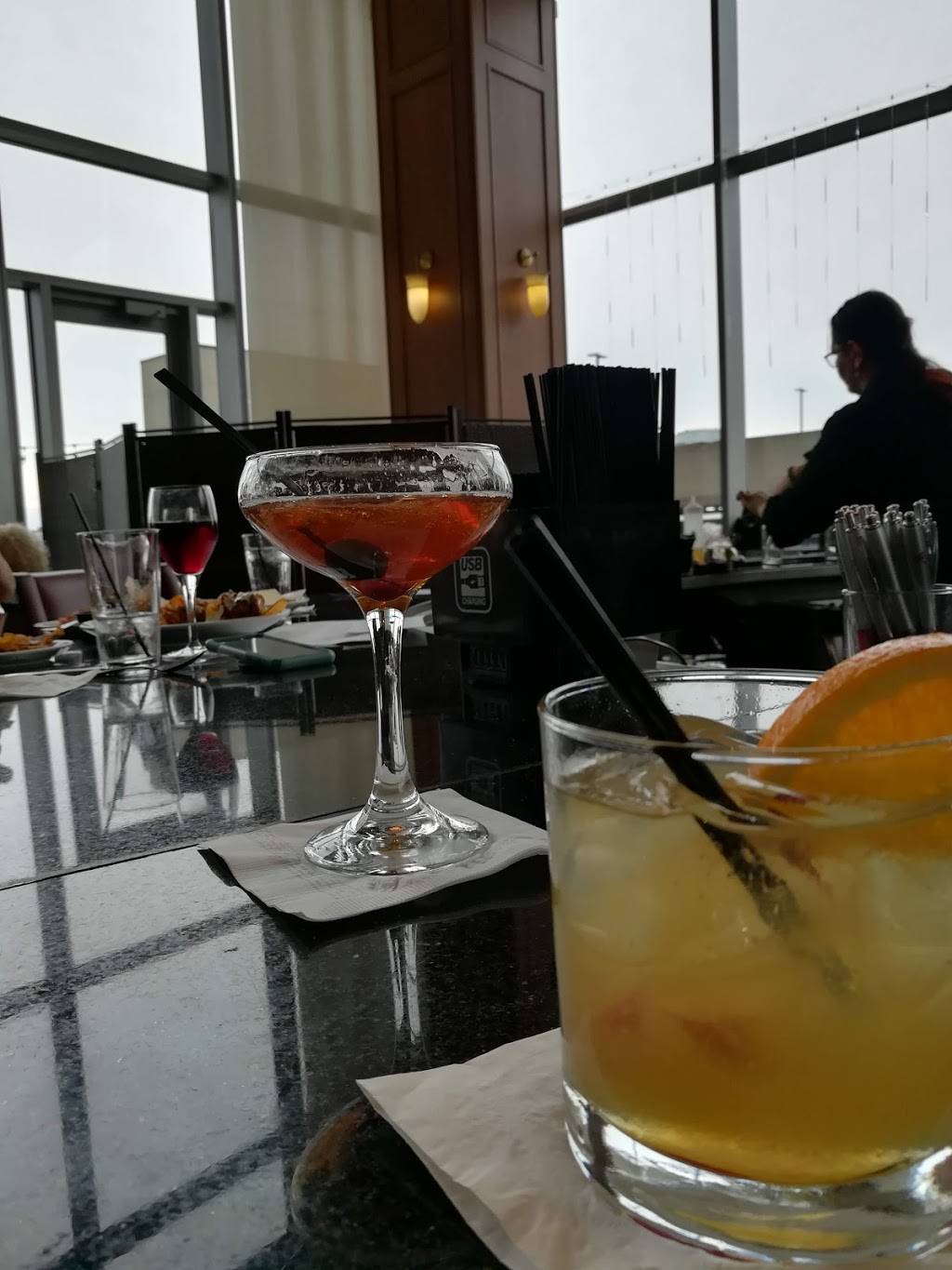 Volt | restaurant | 400 Renaissance Dr W, Detroit, MI 48243, USA | 3135688700 OR +1 313-568-8700