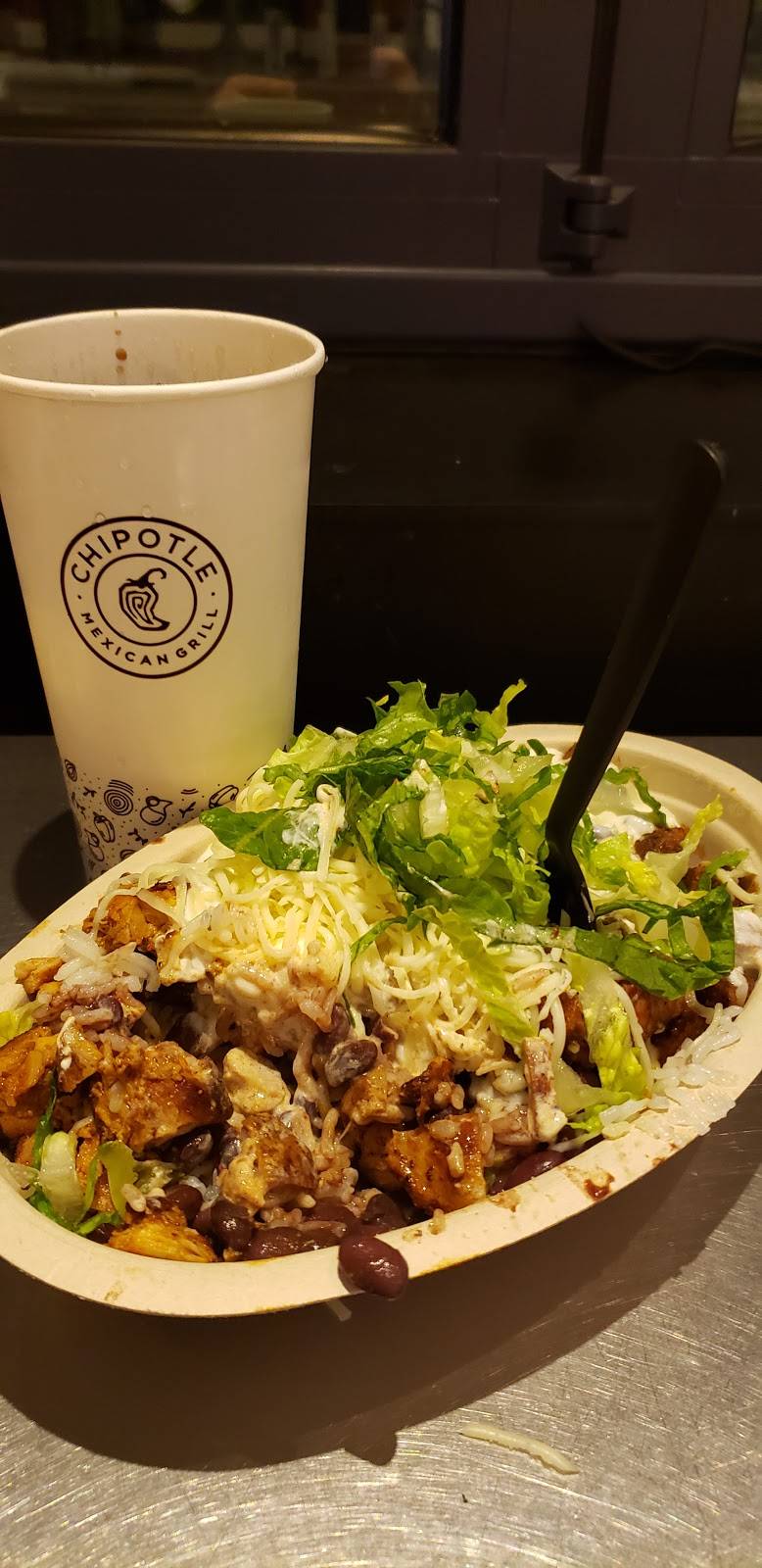 Chipotle Mexican Grill | restaurant | 1000 N High St, Columbus, OH 43201, USA | 6144724706 OR +1 614-472-4706