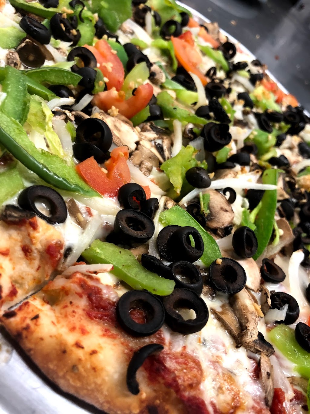 Vinnys Pizza | restaurant | 111C Boatyard Dr, Fort Bragg, CA 95437, USA | 7079610580 OR +1 707-961-0580