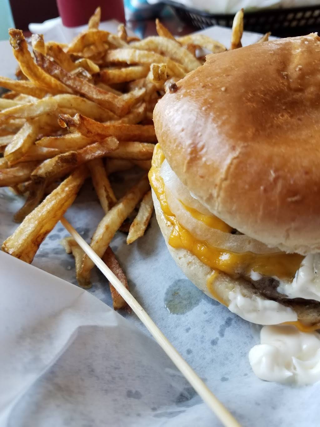 Woodys Diner | restaurant | 9 N Wood St, Wapakoneta, OH 45895, USA | 4197389111 OR +1 419-738-9111