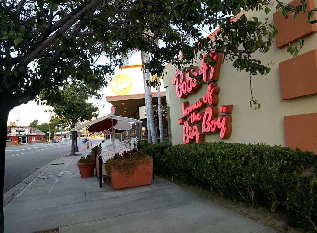 Starbucks | cafe | 4207 Riverside Dr, Burbank, CA 91505, USA | 8185639830 OR +1 818-563-9830