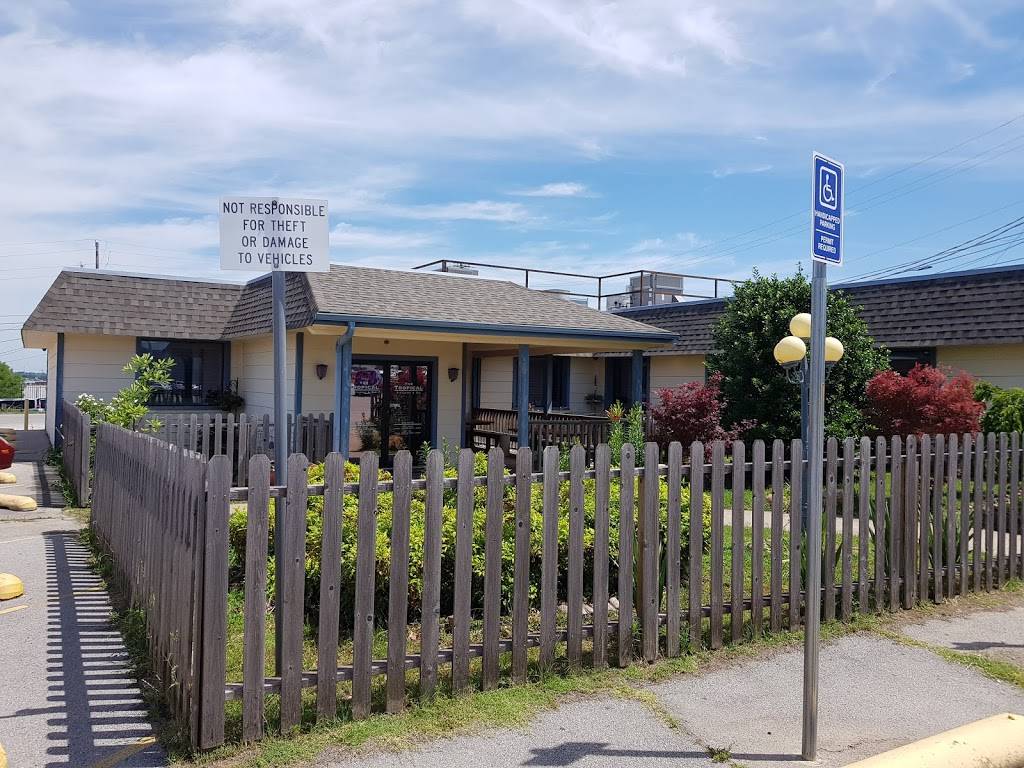 Tropical Restaurant & Bar | restaurant | 8125 E 49th St, Tulsa, OK 74145, USA | 9188956433 OR +1 918-895-6433