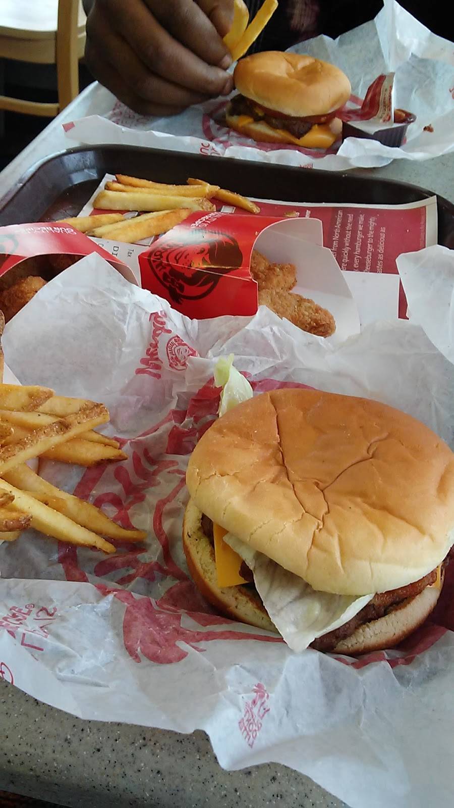 Wendys | restaurant | 532 Grove St, Fayetteville, NC 28301, USA | 9103234532 OR +1 910-323-4532