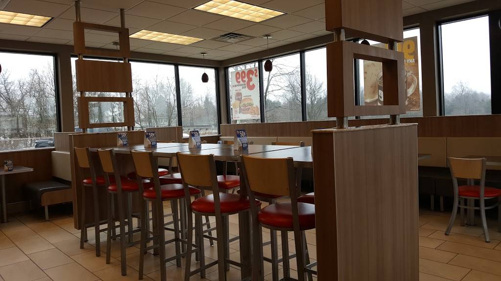 Burger King | restaurant | 5085 S 220th Ave, Reed City, MI 49677, USA | 2318322600 OR +1 231-832-2600