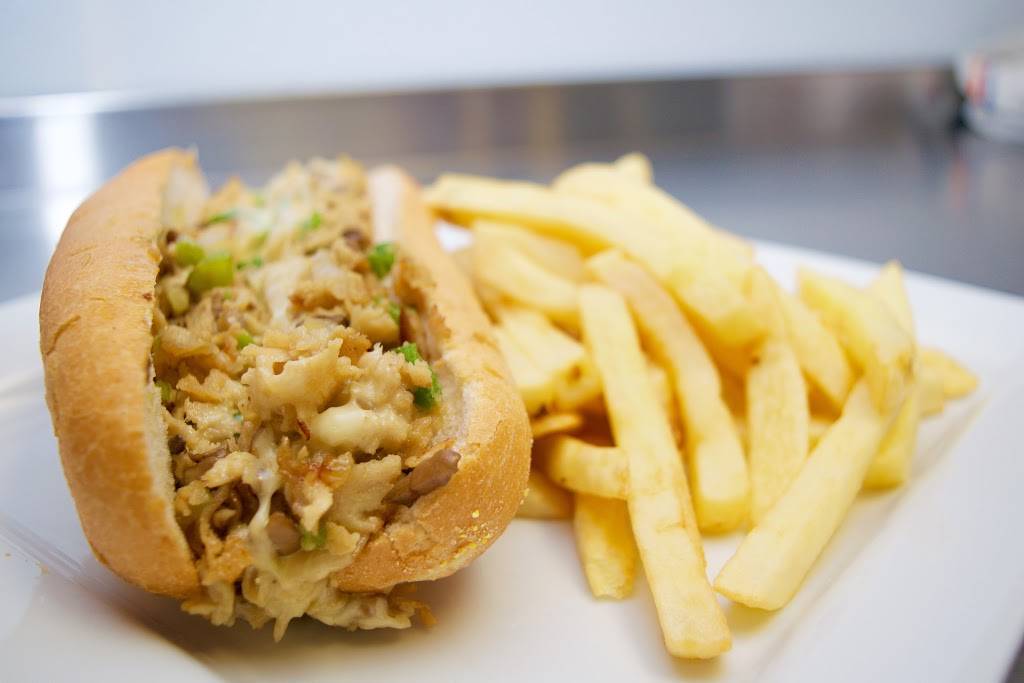 Wings R King | restaurant | 5429 Beacon Dr, Irondale, AL 35210, USA | 2055385109 OR +1 205-538-5109