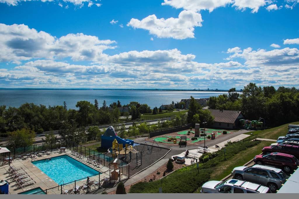 Edgewater Hotel and Waterpark | restaurant | 2400 London Rd, Duluth, MN 55812, USA | 2187283601 OR +1 218-728-3601