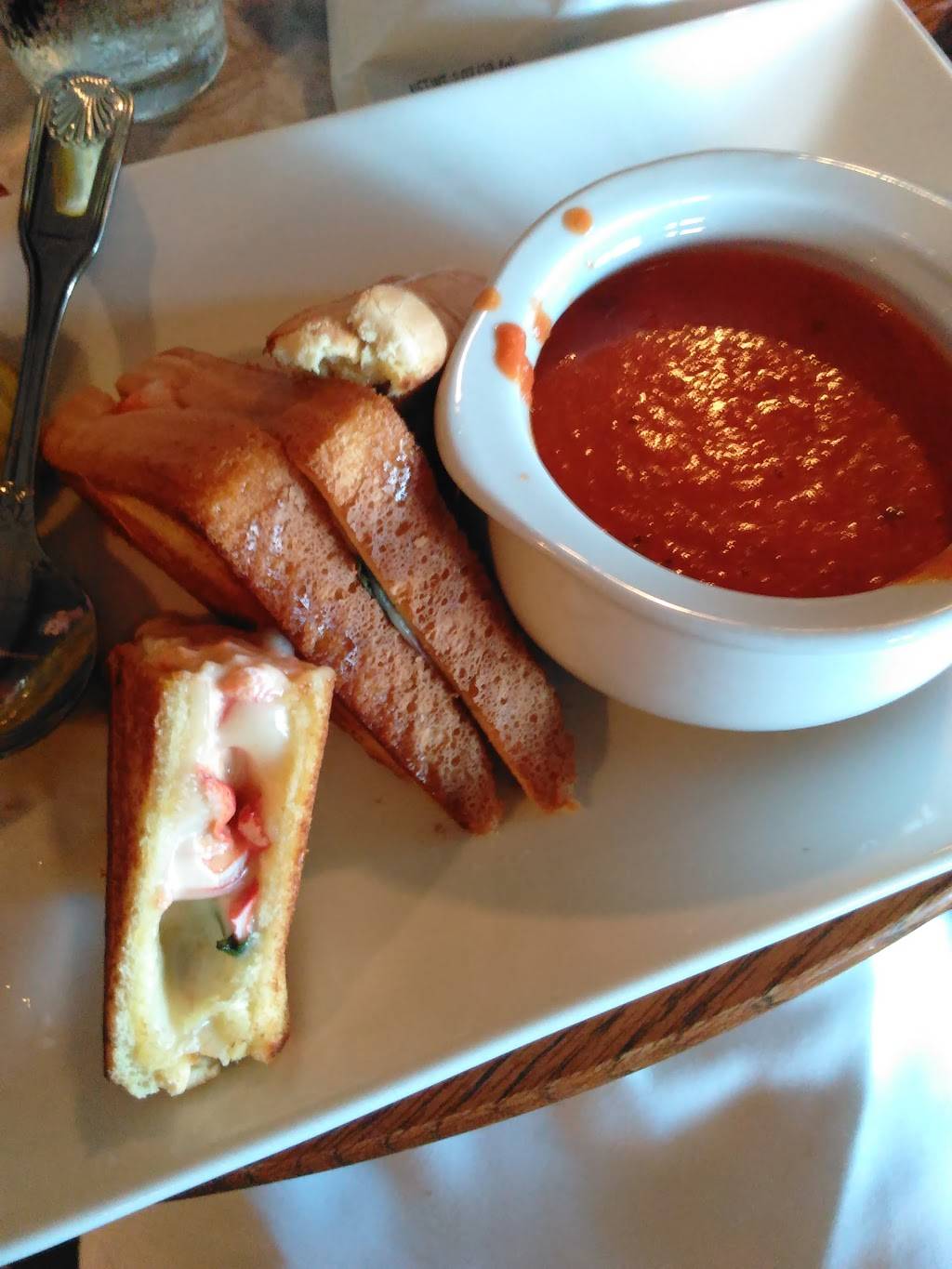 Carneys | night club | 411 Beach Ave, Cape May, NJ 08204, USA | 6098844424 OR +1 609-884-4424