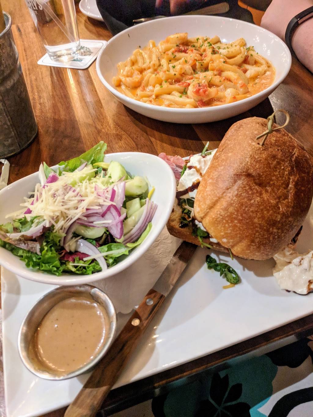 Maggie McFlys® Manchester | restaurant | 1023, 194 Buckland Hills Dr, Manchester, CT 06042, USA | 8604328255 OR +1 860-432-8255