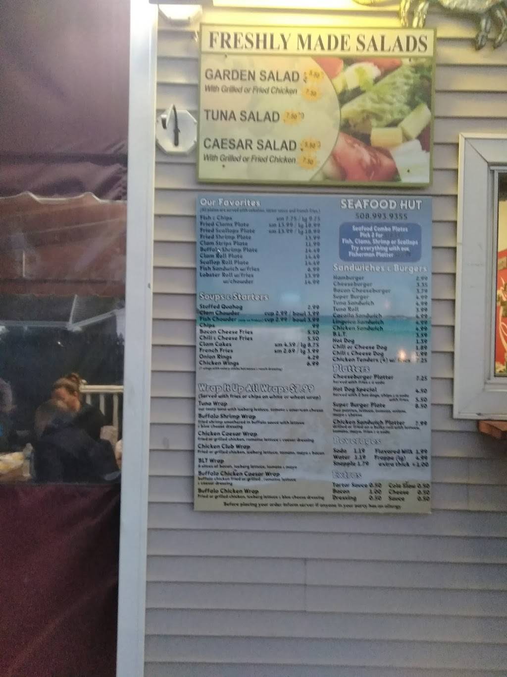 Seafood Hut | restaurant | 2 S Main St, Acushnet, MA 02743, USA | 5089939355 OR +1 508-993-9355