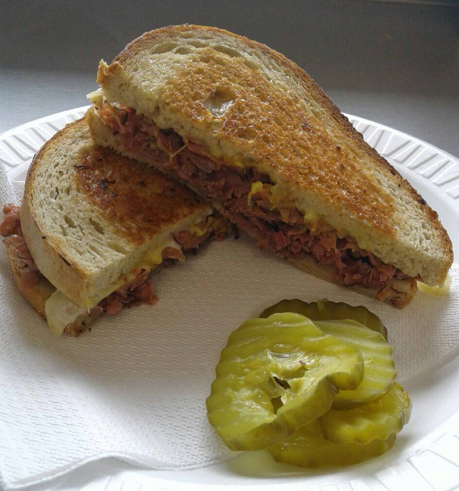 Augie & Rays Drive In | restaurant | 314 Main St, East Hartford, CT 06118, USA | 8605683770 OR +1 860-568-3770