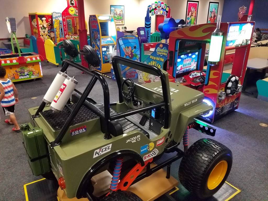 Chuck E. Cheese | restaurant | 3671 28th St SE, Grand Rapids, MI 49512, USA | 6169427993 OR +1 616-942-7993