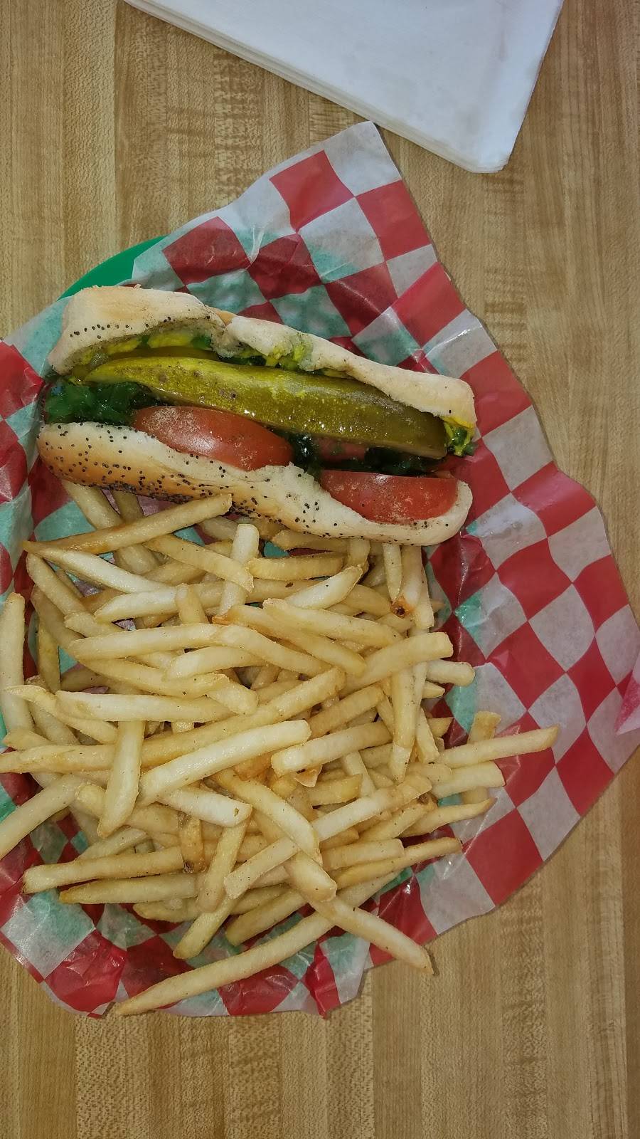 Interstate Dogs | restaurant | 12120 75th St, Kenosha, WI 53142, USA | 2628577175 OR +1 262-857-7175