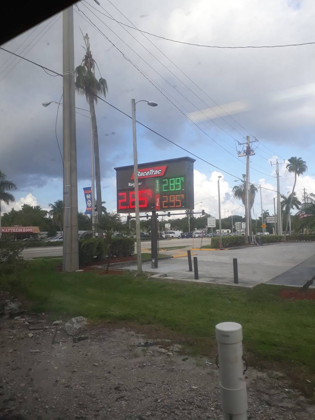 RaceTrac | bakery | 3031 W Hallandale Beach Blvd, Pembroke Park, FL 33021, USA | 9549869933 OR +1 954-986-9933