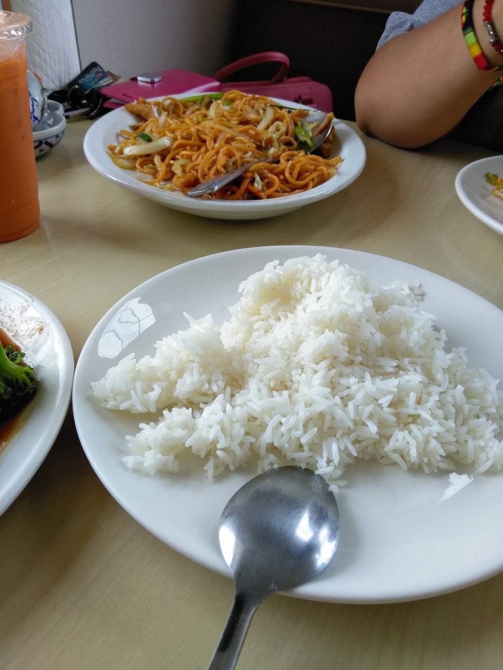 Big Chopsticks | restaurant | 1320 W Willow St # A, Long Beach, CA 90810, USA | 5629817500 OR +1 562-981-7500