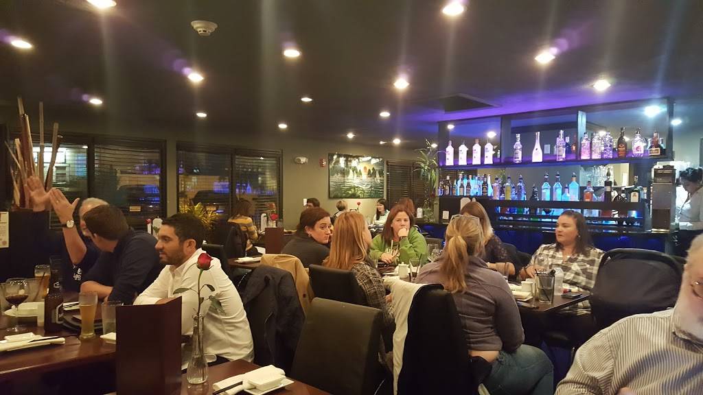 Nguyens Vietnamese Cuisine & Sushi Bar | cafe | 286 Humphrey St, Swampscott, MA 01907, USA | 7815920047 OR +1 781-592-0047