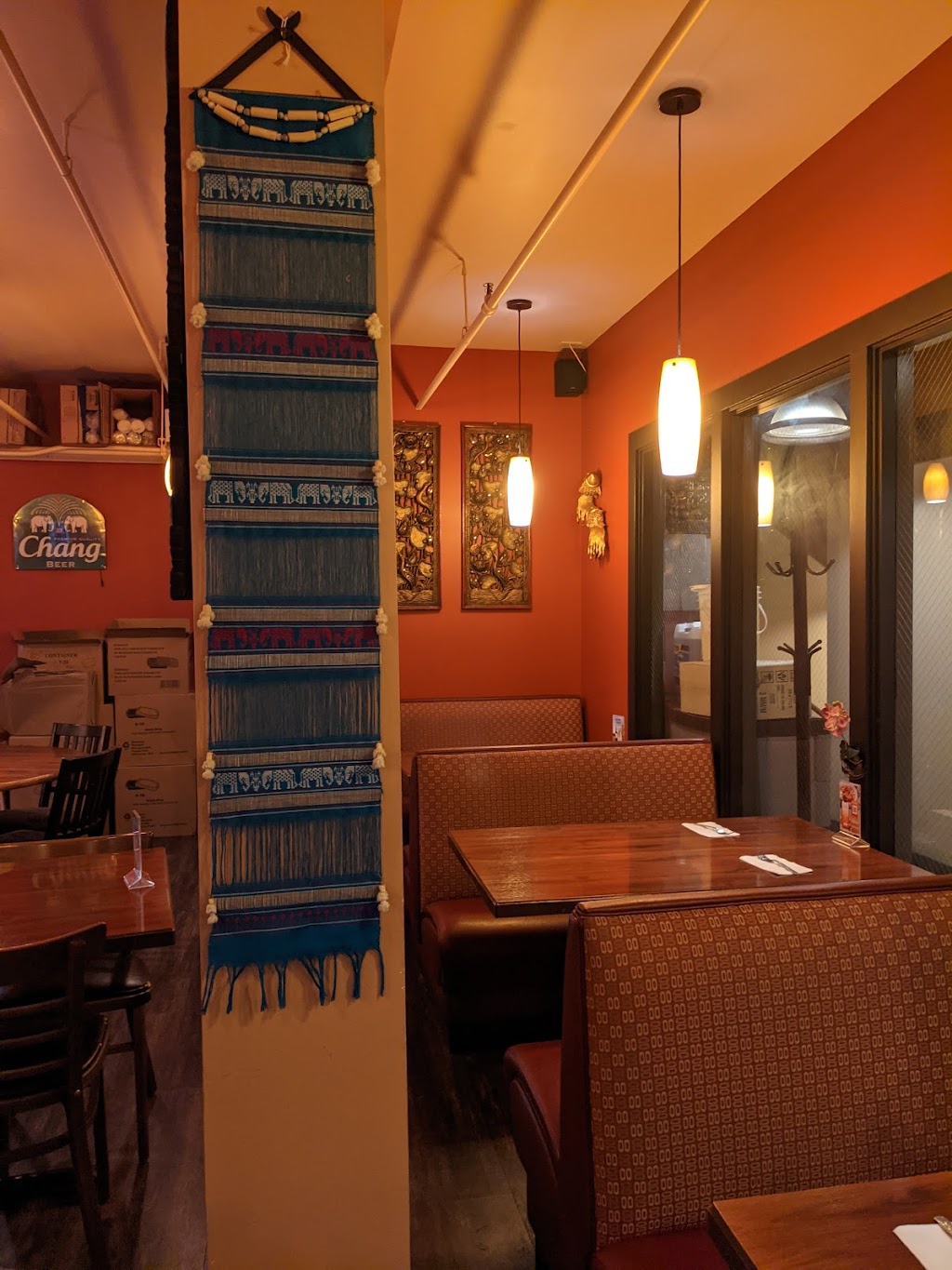 Little Thai Restaurant | restaurant | 4142 Brooklyn Ave NE #105, Seattle, WA 98105, USA | 2065488009 OR +1 206-548-8009