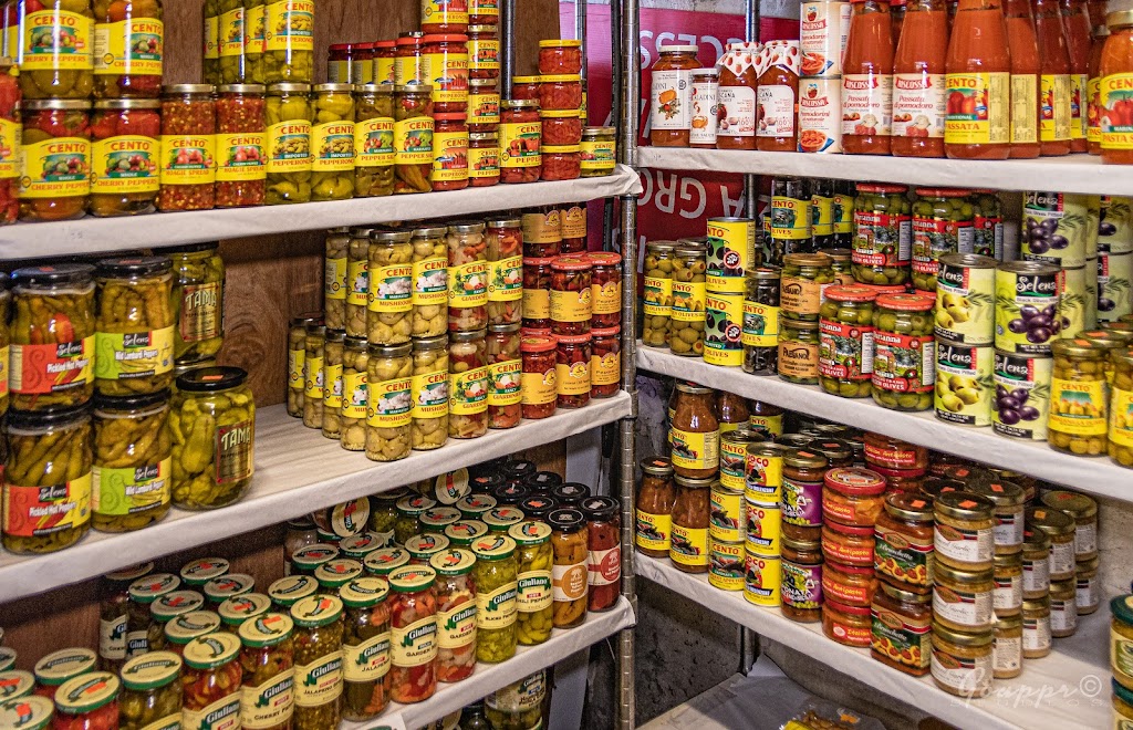 Filippis Pizza Grotto Italian Market | restaurant | 1747 India St, San Diego, CA 92101, USA | 6192321346 OR +1 619-232-1346