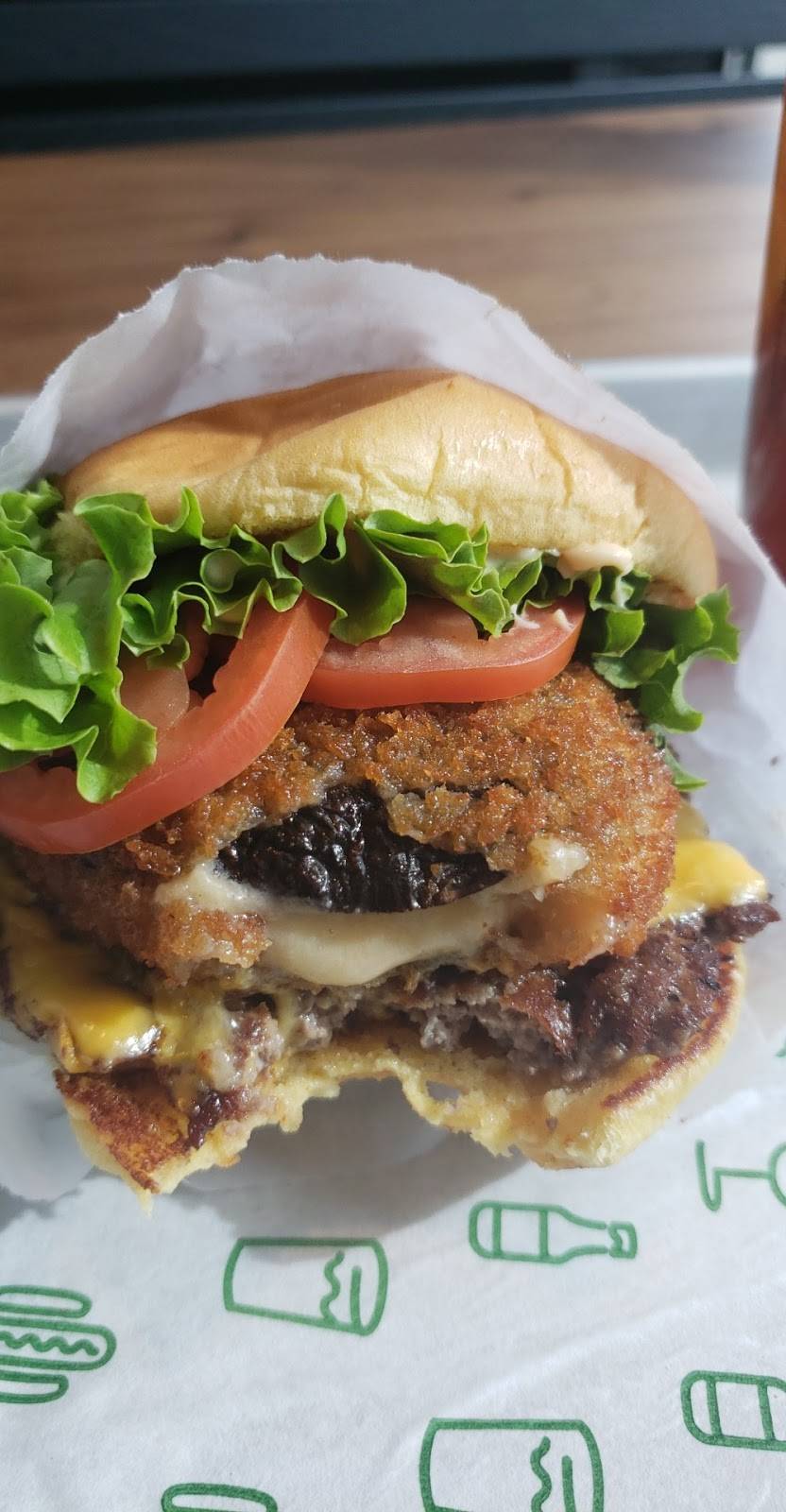 Shake Shack | restaurant | 1765 E Golf Rd, Schaumburg, IL 60173, USA | 7088526305 OR +1 708-852-6305