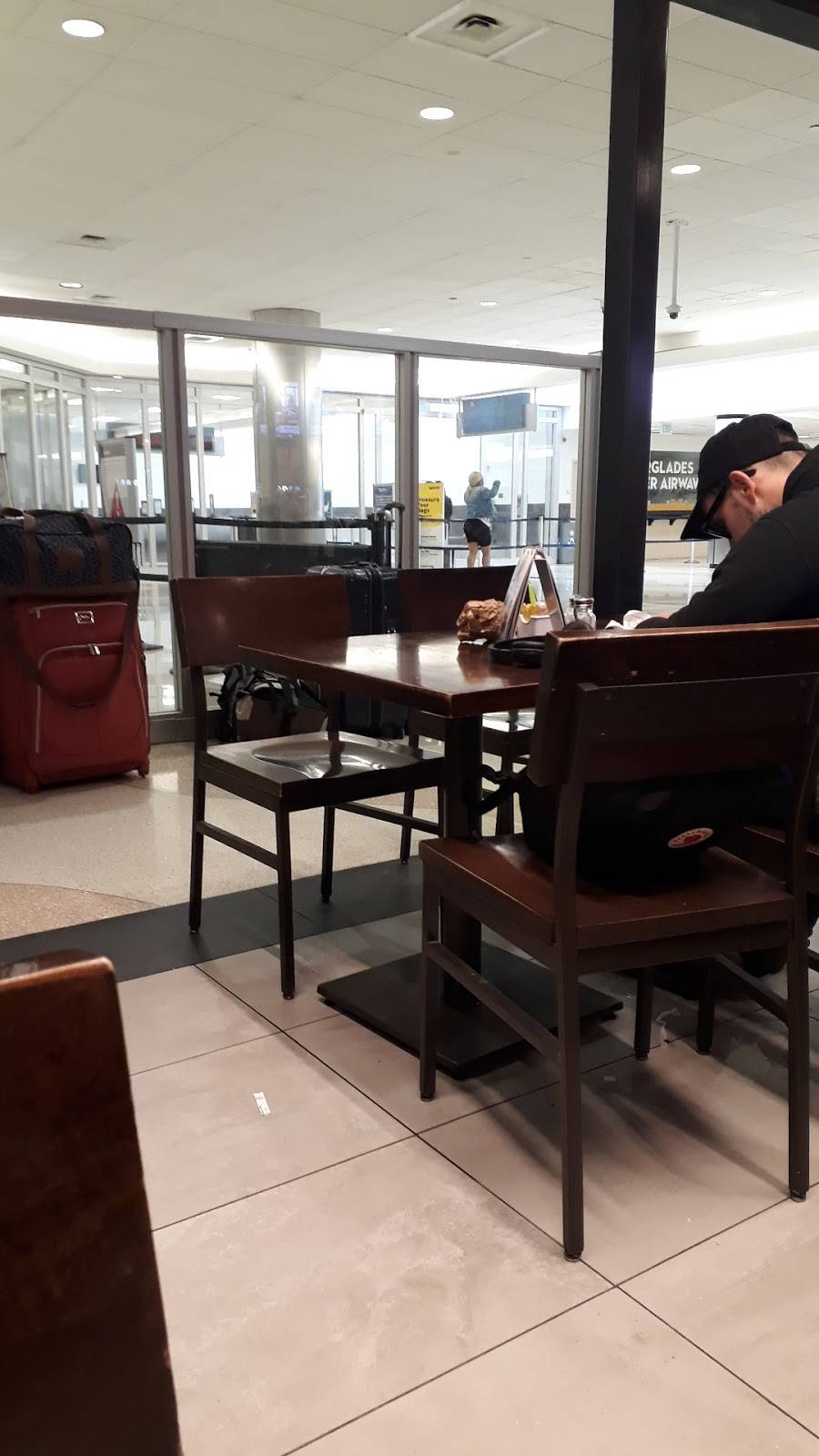 Cross Grain Brewhouse | restaurant | Terminal 4, 4 Upper Terminal Dr, Fort Lauderdale, FL 33315, USA | 9543591500 OR +1 954-359-1500