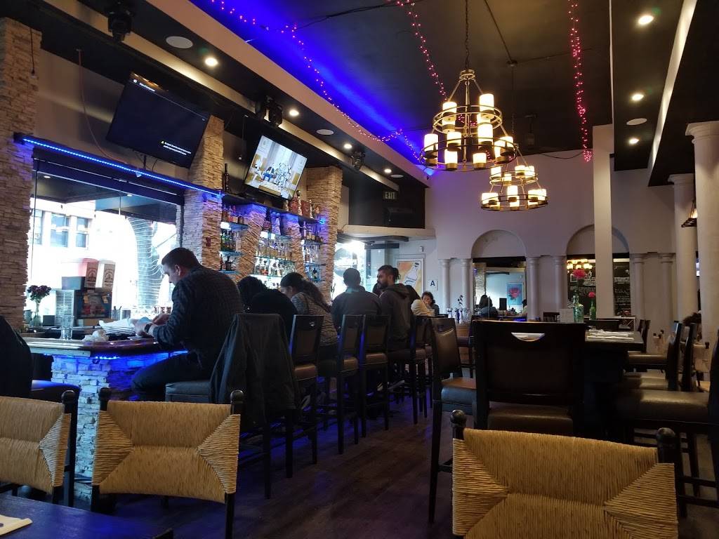 Serranos Street Tacos & Bar | restaurant | 624 E St, San Diego, CA 92101, USA | 6197951930 OR +1 619-795-1930