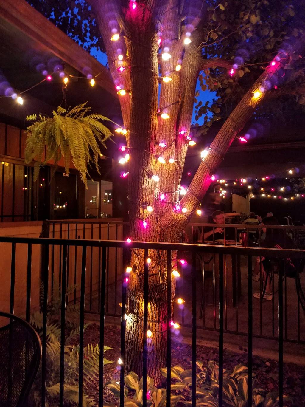 Olivers In the Heights | restaurant | 1231 E Samuel Ave, Peoria Heights, IL 61616, USA | 3096811779 OR +1 309-681-1779