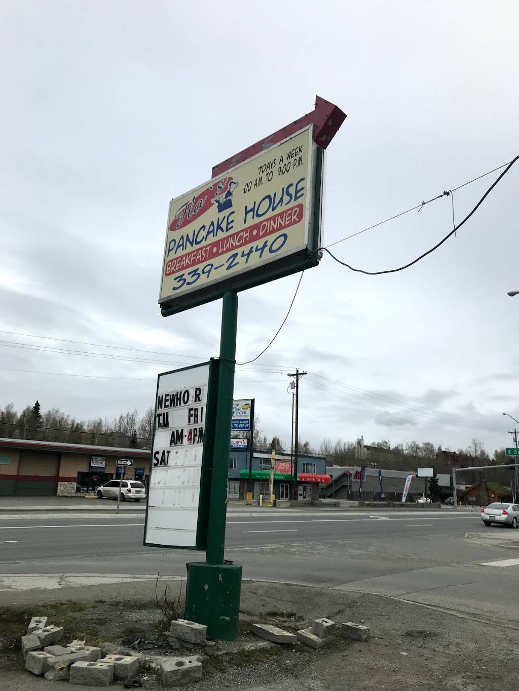 Flos Pancake House | restaurant | 335 Muldoon Rd, Anchorage, AK 99504, USA | 9073392440 OR +1 907-339-2440