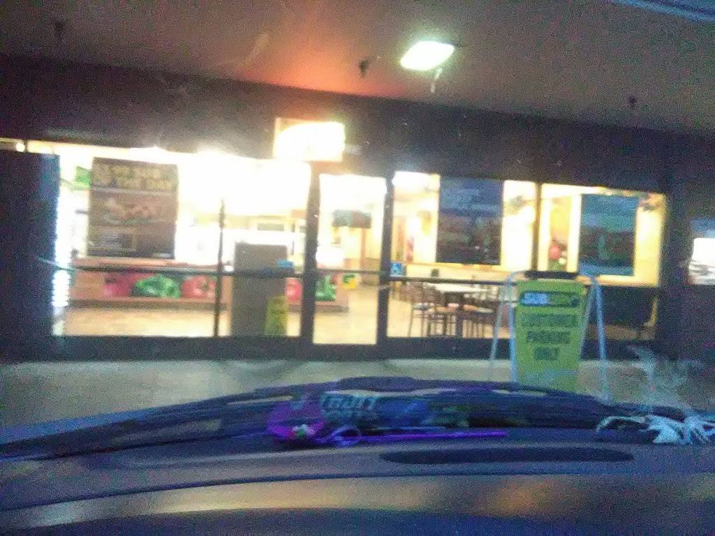 Subway | restaurant | 711 W Shaw Ave, Clovis, CA 93612, USA | 5593238900 OR +1 559-323-8900