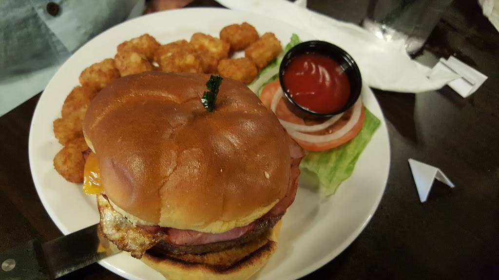 Center Street Tavern | restaurant | 4381 Senator Russell Avenue, Acworth, GA 30101, USA | 7709170004 OR +1 770-917-0004