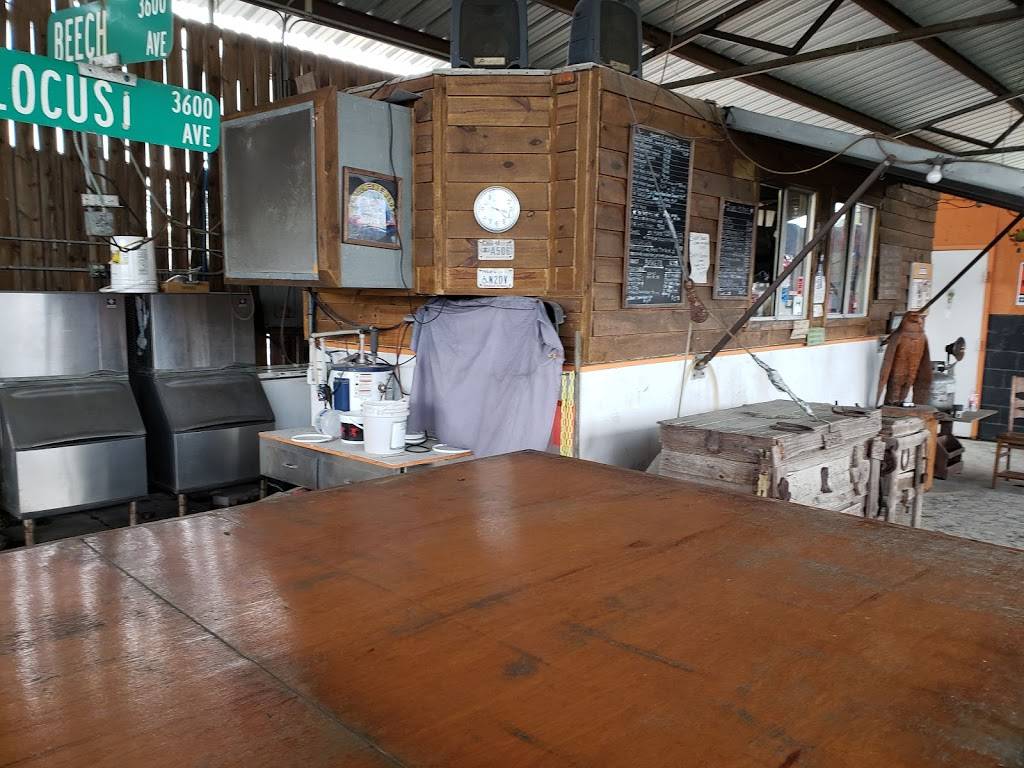 Sneaky Petes | restaurant | 3900 Pure Atlantic Rd, Groves, TX 77619, USA | 4099631241 OR +1 409-963-1241