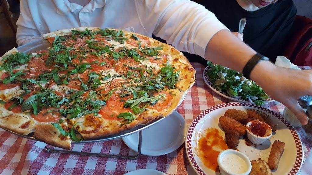 DAgostinos Pizzeria at The Glen | restaurant | 2350 Lehigh Ave, Glenview, IL 60026, USA | 8477290909 OR +1 847-729-0909