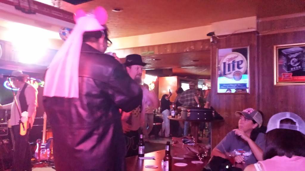 Shortys Den | restaurant | 1300 7th St, Bedford, IN 47421, USA | 8122793640 OR +1 812-279-3640