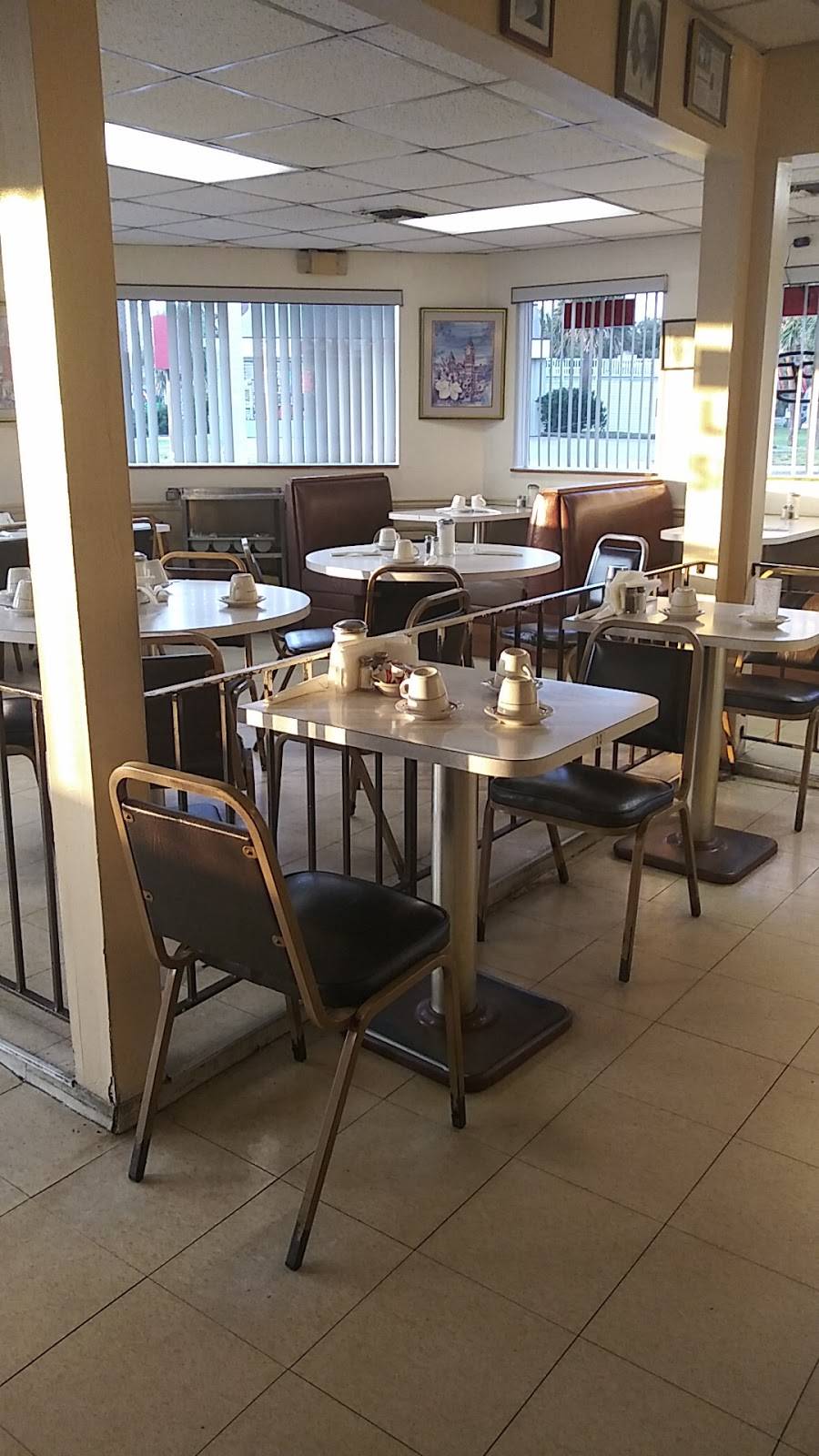 Gateway Restaurant | restaurant | 219 E International Speedway Blvd, Daytona Beach, FL 32118, USA | 3862521262 OR +1 386-252-1262