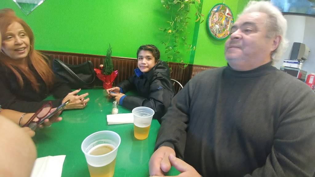 East Main Pizza | restaurant | 1175 E Main St, Bridgeport, CT 06608, USA | 2033360834 OR +1 203-336-0834