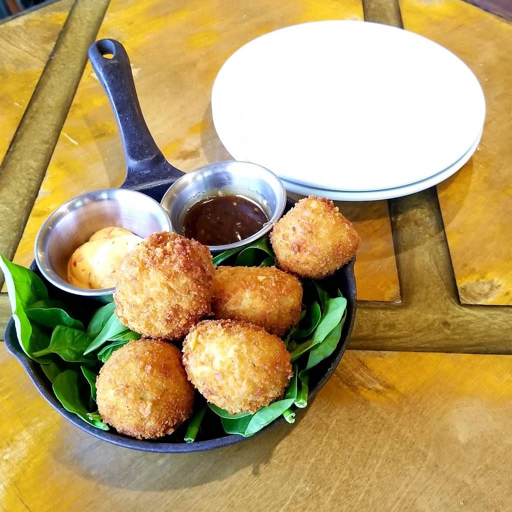 Black Sheep Bar & Grill | restaurant | 1642 S Shore Dr, Holland, MI 49423, USA | 6163359319 OR +1 616-335-9319