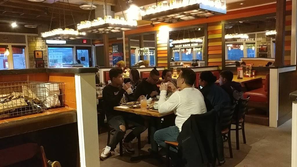 Chilis Grill & Bar | meal takeaway | 320 Larkin Dr, Monroe, NY 10950, USA | 8457748217 OR +1 845-774-8217