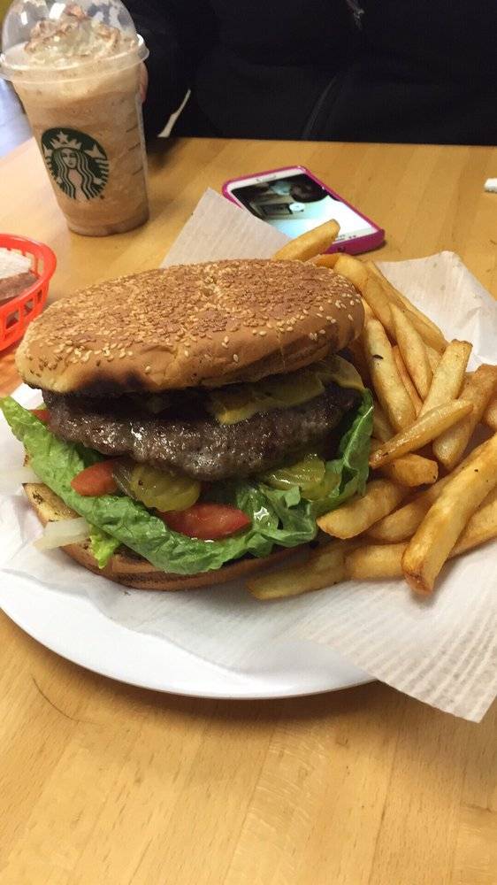 Georges Giant Burger | restaurant | 3801 Yosemite Blvd, Modesto, CA 95357, USA | 2095216666 OR +1 209-521-6666