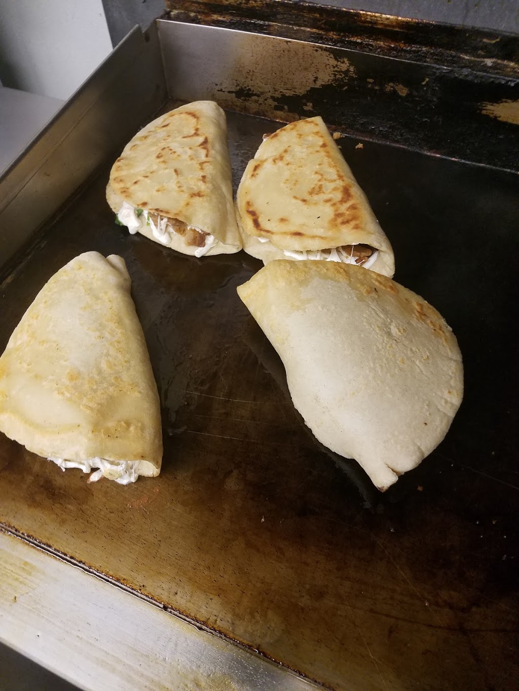 La Taqueria Los Tres Olivos(the three olives) | restaurant | 898 Western Ave, Lynn, MA 01905, USA | 7818426909 OR +1 781-842-6909