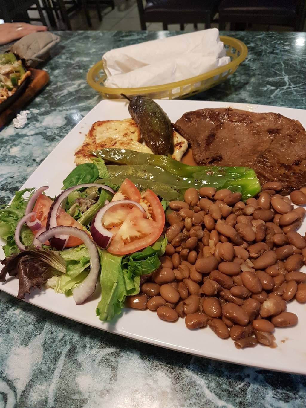 Fiesta Mexicana | restaurant | 530 W 16th St E, Merced, CA 95340, USA | 2097222772 OR +1 209-722-2772