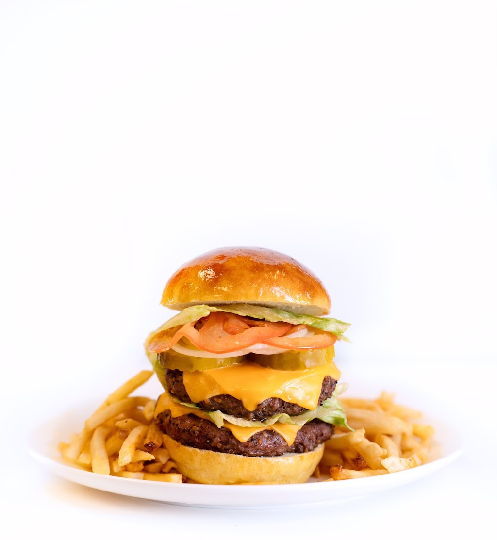 The Smokey Grill | restaurant | 18314 Euclid Ave, Cleveland, OH 44112, USA | 2163317229 OR +1 216-331-7229