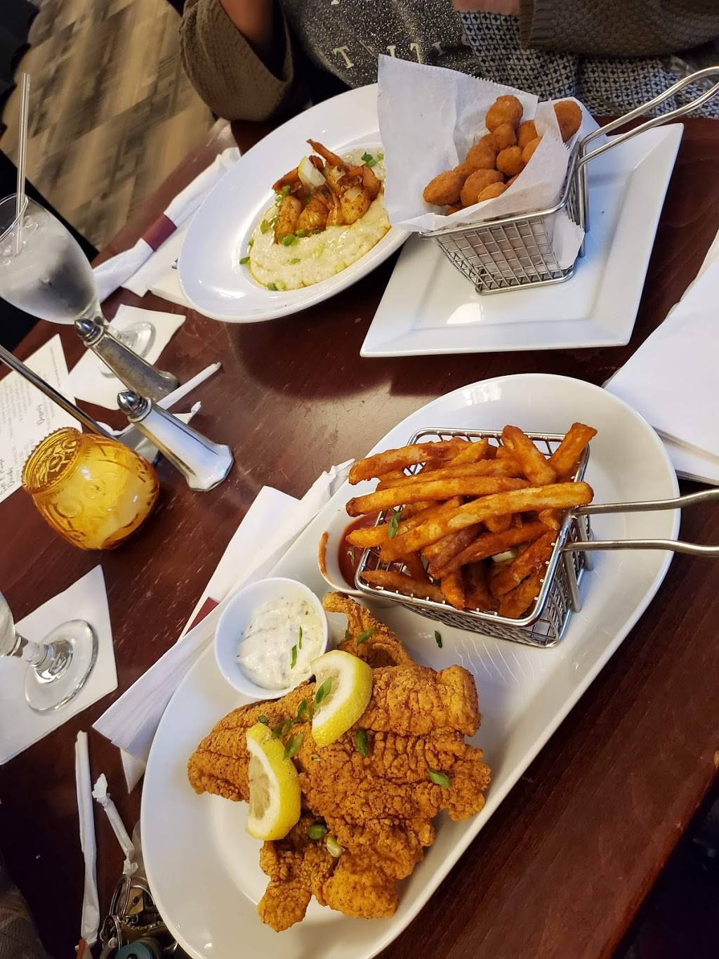 On The Bayou | restaurant | 2053 N Doctor M.L.K. Jr Dr, Milwaukee, WI 53212, USA | 4145395432 OR +1 414-539-5432