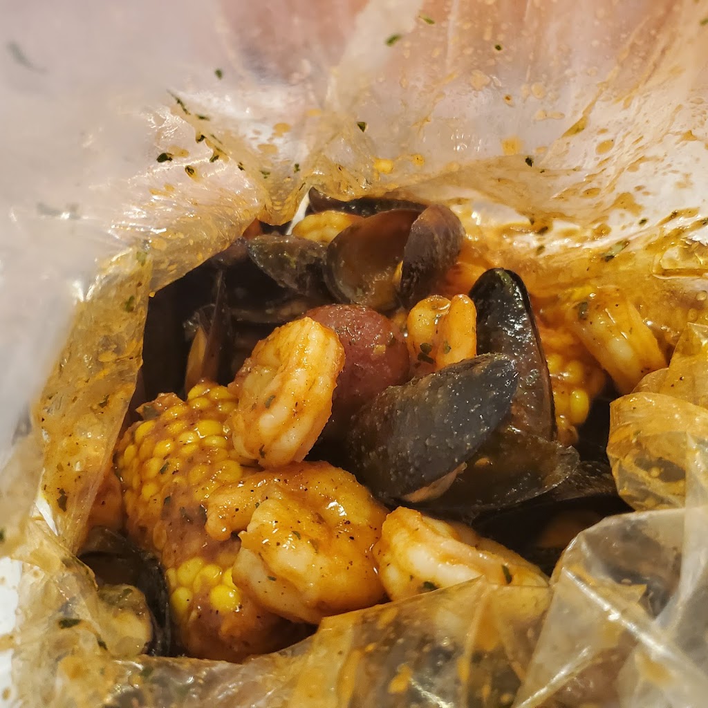 Crab Island Seafood Boil Restaurant | restaurant | 5693 S Jones Blvd #114, Las Vegas, NV 89118, USA | 7025500652 OR +1 702-550-0652