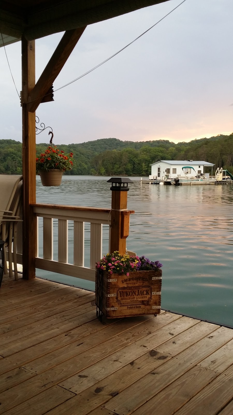 Hickory Star Resort & Marina | restaurant | 1360 Hickory Star Rd, Maynardville, TN 37807, USA | 8659925241 OR +1 865-992-5241