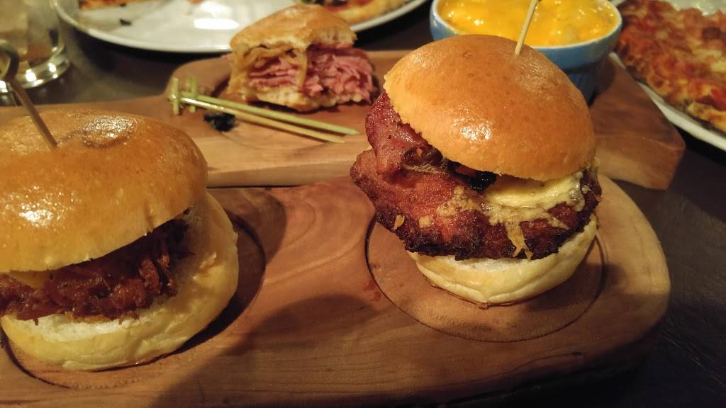 Walkerville Eatery | restaurant | 911 Walker Rd, Windsor, ON N8Y 2N6, Canada | 2262219969 OR +1 226-221-9969