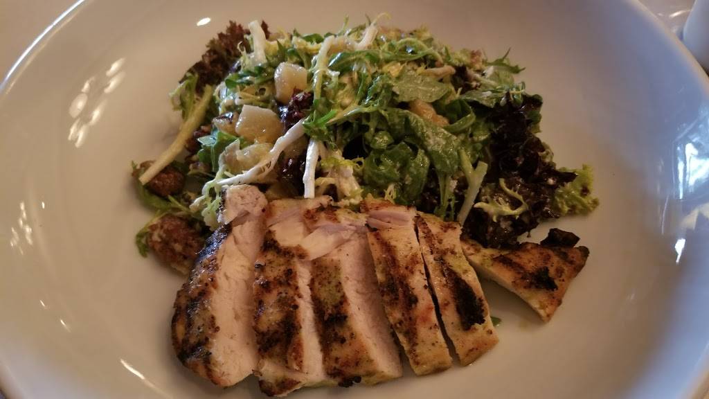 Lolas On the Lake | restaurant | 101 Osthoff Ave, Elkhart Lake, WI 53020, USA | 9208765840 OR +1 920-876-5840